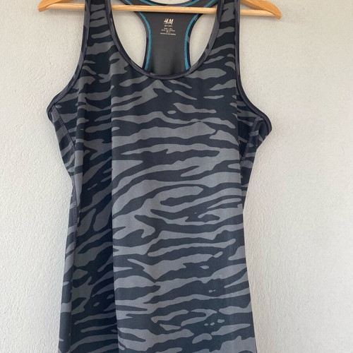 H&M sports top black and grey like new, size Large