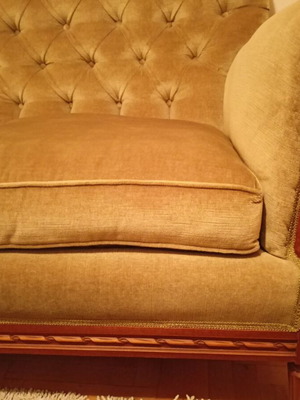 Complete 70s carved living room set with velvet upholstery like new