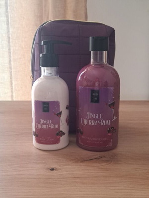 Body lotion και shower gel Cherry rum με τσαντάκι καινούργια