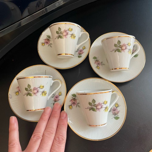 Bavaria coffee cup set of 4 with saucers porcelain like new