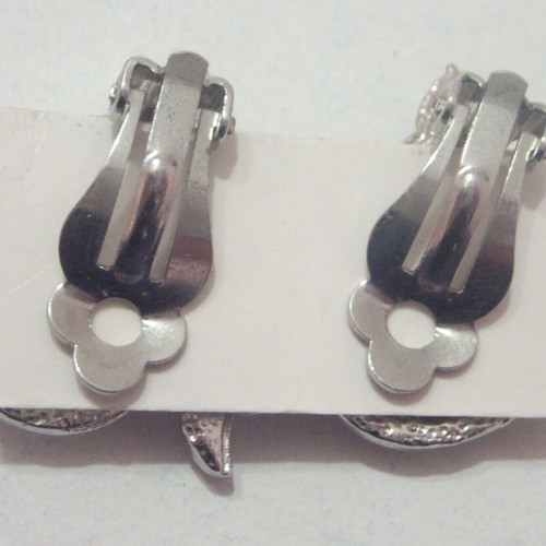Clip-on earrings new, silver with small strass