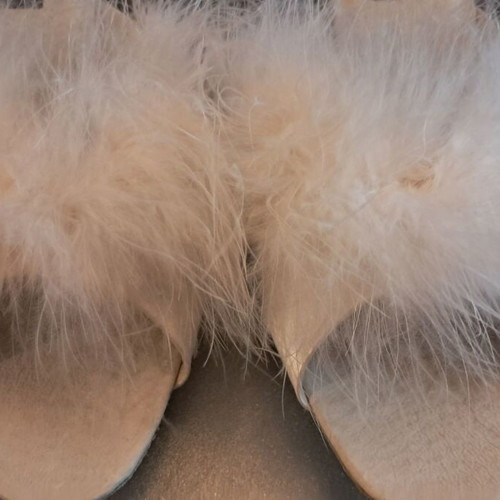 Satin bridal slippers with feathers and heel new size 40