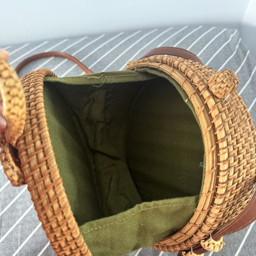 Boho round rattan crossbody bag like new, brown