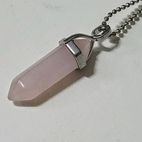 Rose quartz pendant new, length 3.5 cm