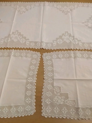 Handmade table linens set of 3 like new, linen with design