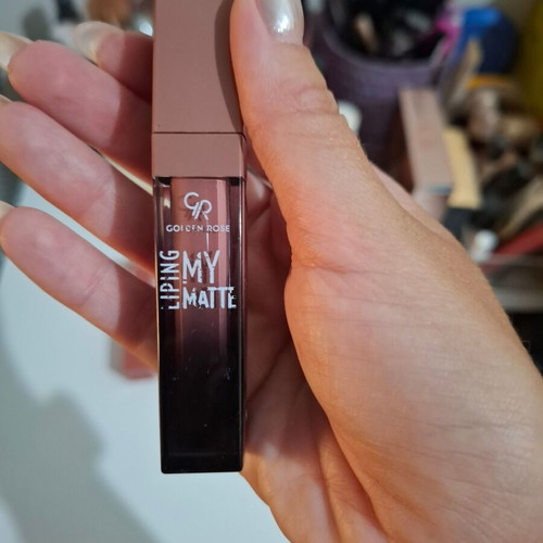 Liquid lipsticks long-lasting like new in various shades