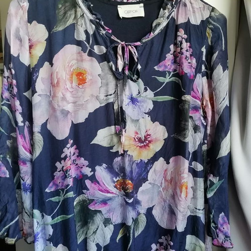 Betty Barclay silk blouse size M like new, blue