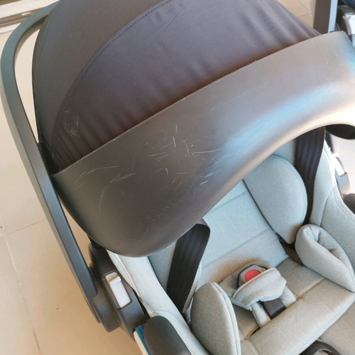 BeSafe iZi Go Modular X2 i-Size baby seats like new, set of 2 with bases