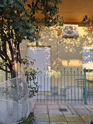 Γκαρσονιέρα 37 τμ ισόγεια με κλιματισμό και πόρτα ασφαλείας στις Συκιές