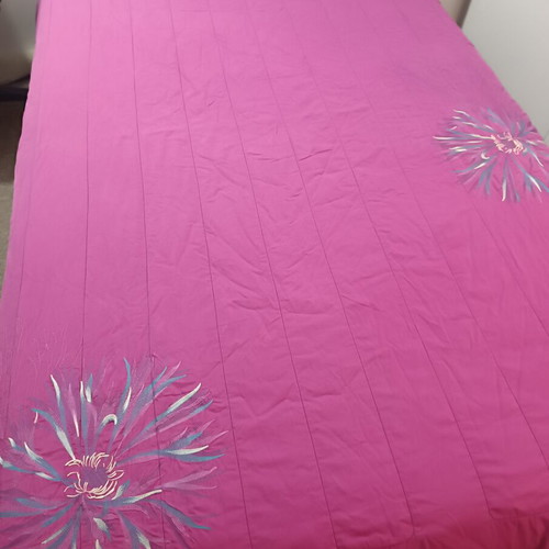 Double quilt fuchsia with embroidery 220x218 cm like new