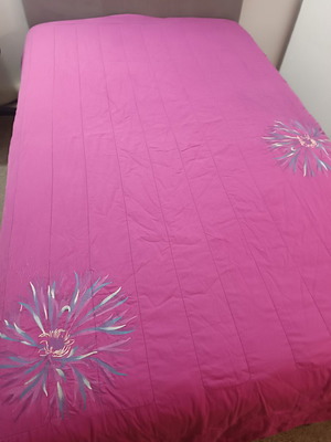 Double quilt fuchsia with embroidery 220x218 cm like new