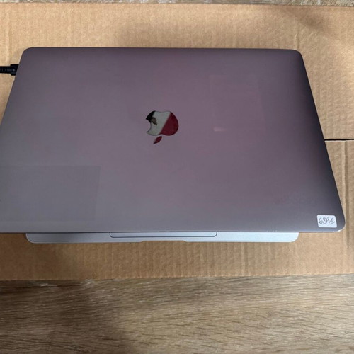 Apple MacBook Air A1932 13.3" Retina 16GB RAM 250GB SSD macOS Sonoma like new