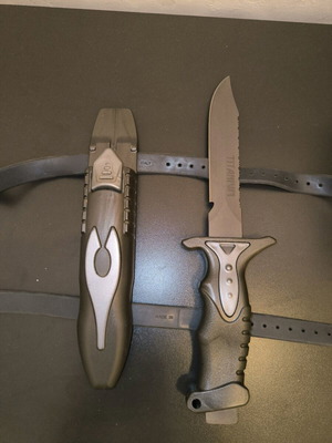 Μαχαίρι καταδύσεων από τιτάνιο σαν καινούργιο