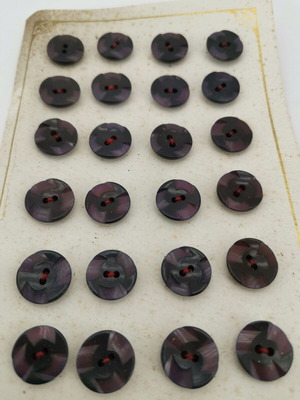 Κουμπιά κοκάλινα μωβ εποχής 1960 μεταχειρισμένα, με το τεμάχιο