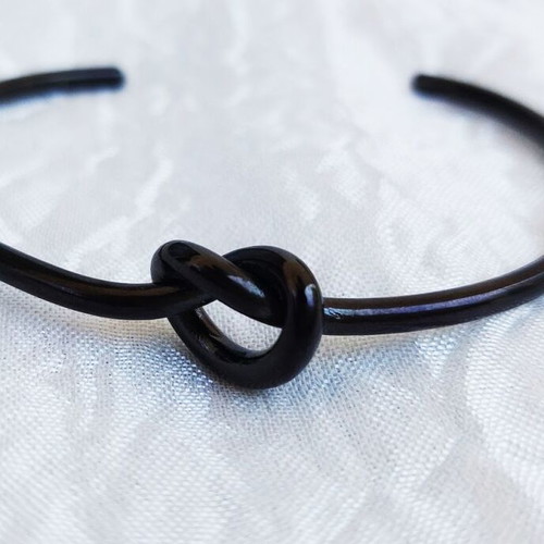 Tumi stainless steel knot bracelet black, like new
