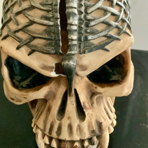 Collectible Gothic skull Nemesis Now used, original 2005