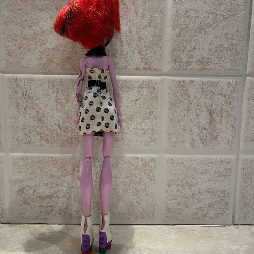 Monster High Skulltimate Roller Maze Operetta doll like new with helmet