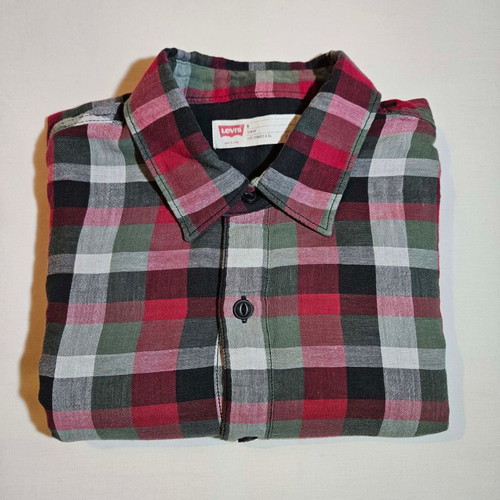 Authentic Levi's men's checkered shirt size M like new