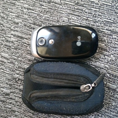 LG KG220 mobile phone new clamshell model with case