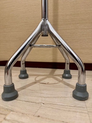 Walking Cane with 4 Legs like new