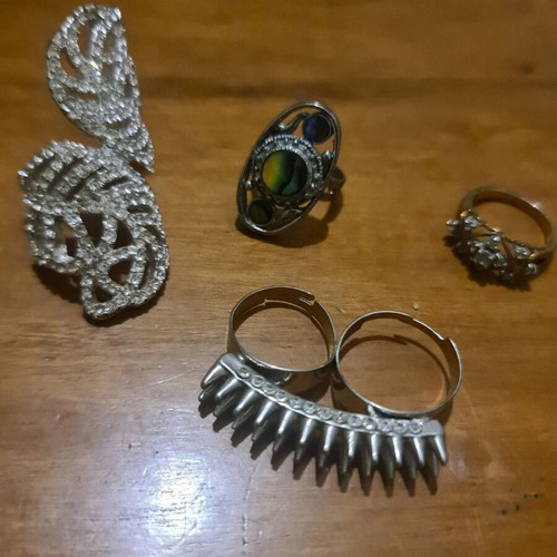 Faux Bijoux rings used, set of 4 with rhinestones