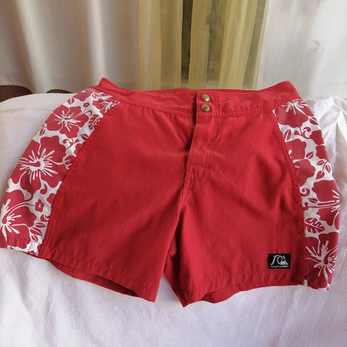 Quiksilver men's swim shorts size 32 like new