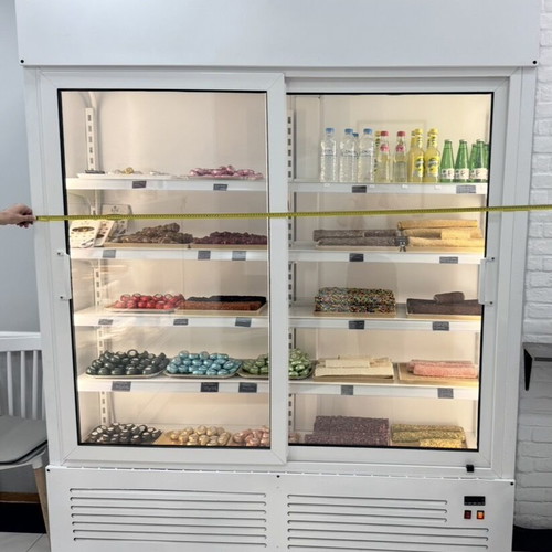 Display Cabinet like new with humidity control for nuts and sweets