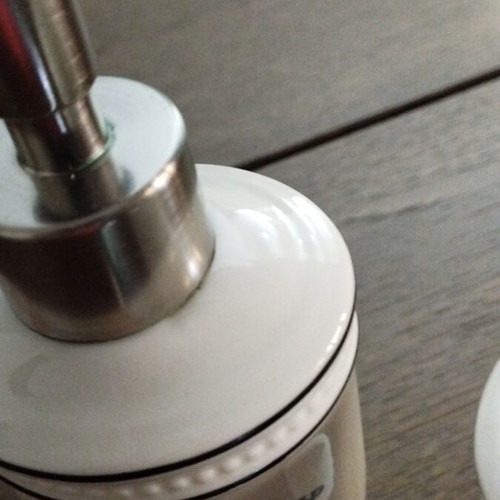 Ceramic bathroom accessories set like new
