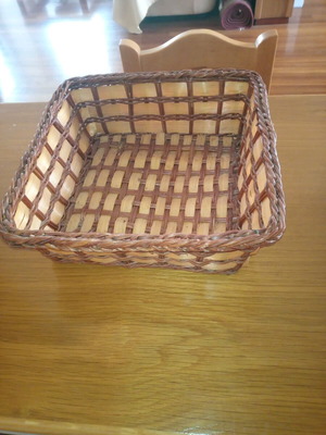 Bread basket like new, dimensions 27cm x 27cm