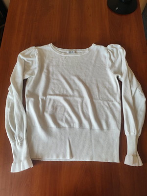 Axel λευκή πλεκτή μπλούζα με puff sleeves και ριμπ λεπτομέρειες σαν καινούργιο