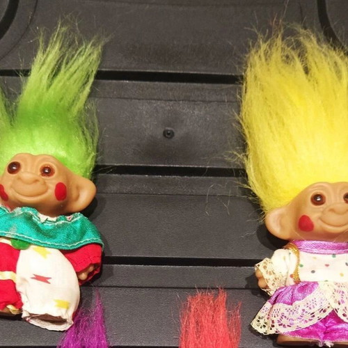 Set of 2 Vintage Wishnik Figures used, yellow and green