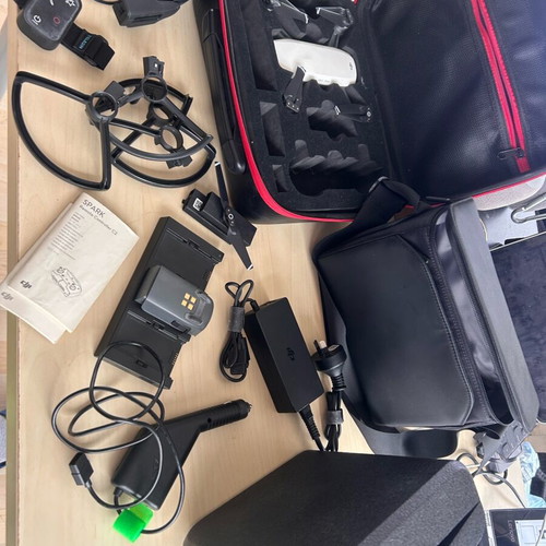 DJI Spark Fly More–Style Bundle like new, drone with 2 controllers and accessories