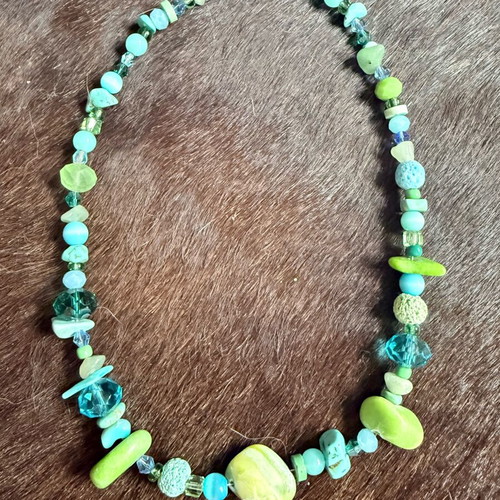 Necklace with semi-precious stones and crystals new, green and turquoise