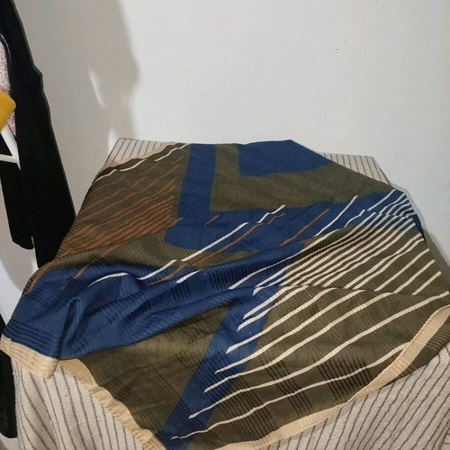 Square scarf used 80×80 blue and brown