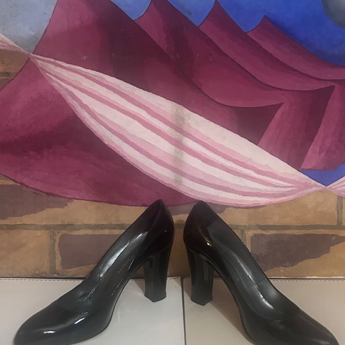 Enric Navarro Black Patent Leather Pumps Size 38 Like New