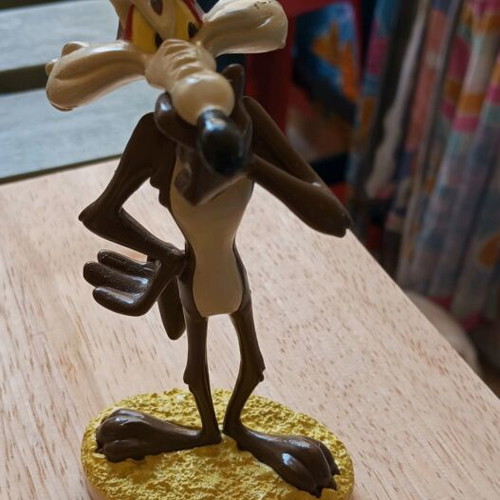 Coyote figure Warner Bros like new