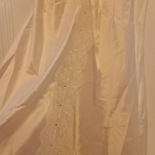 white baby doll, size 40, satin with a unique robe (original price 100 euros)