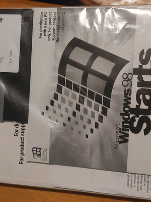 Windows 98 Second edition sealed with code and extras