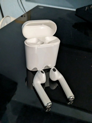 Wireless earbuds like new