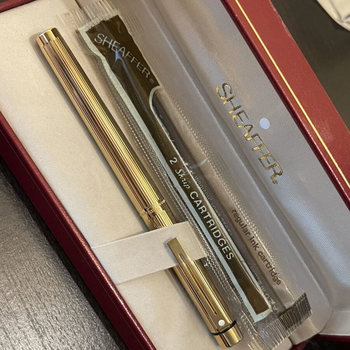 Sheaffer 14K 585 fountain pen used with box and 2 refills