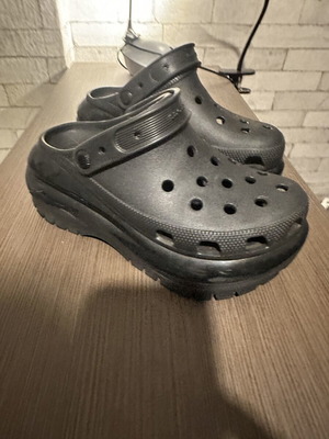 Mega Crush clogs Crocs size 39 black like new