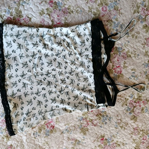 Bershka floral blouse with straps and lace like new, size Large
