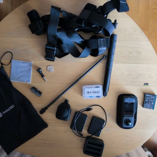 Insta360 X3 Ultimate Kit like new, snow pack, bundle