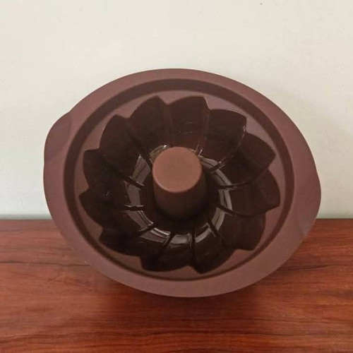 Tupperware large cake mold new