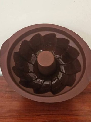 Tupperware large cake mold new
