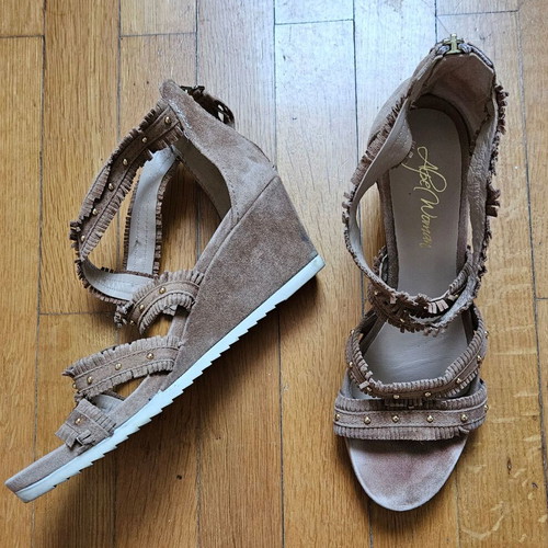 Alpe suede women's sandals size 39 like new, beige, 7 cm heel