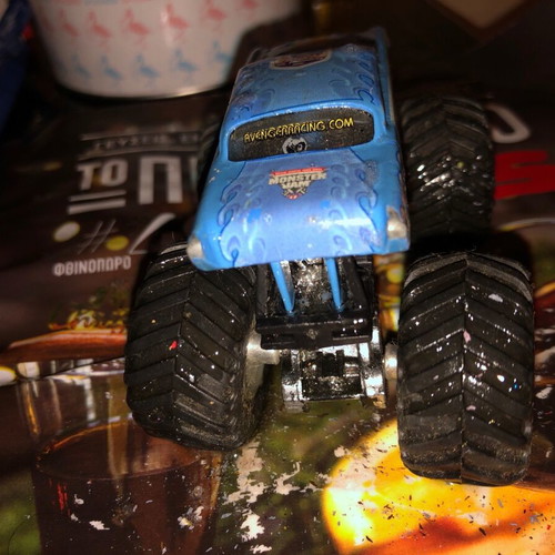 Monster truck like new, 15#