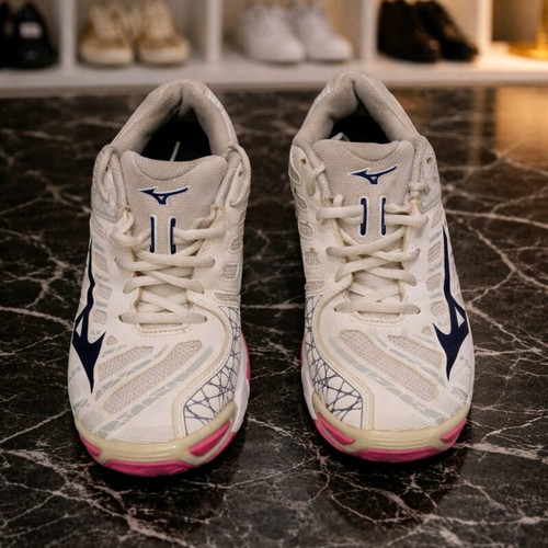 Mizuno Wave N 37 Voltage sports shoes like new, white