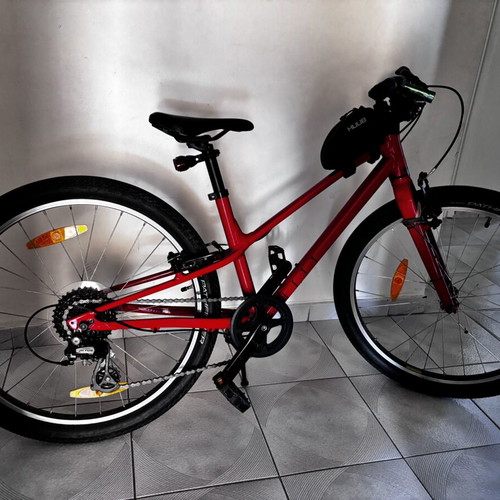 Specialised Jet 24 BMX bike like new, red, 24 inch wheels, V-Brakes