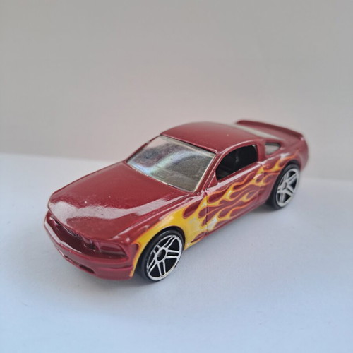 Hot Wheels 2005 Ford Mustang GT diecast car